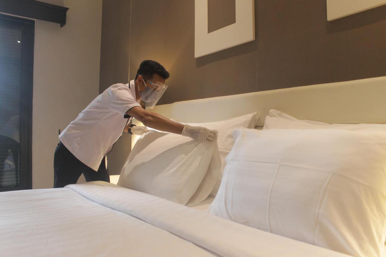 Luminor Hotel Jember By Wh Exterior foto