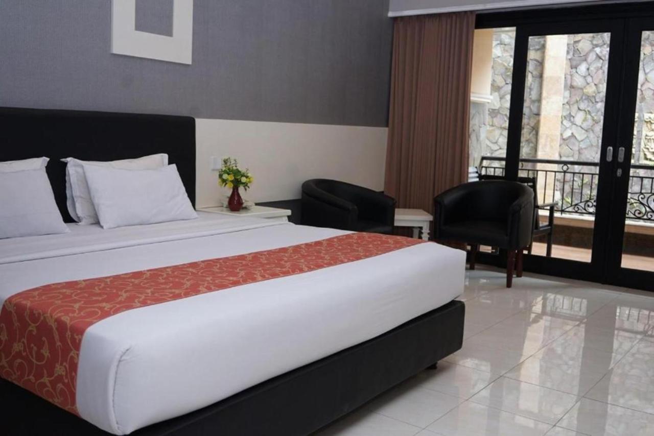 Luminor Hotel Jember By Wh Exterior foto