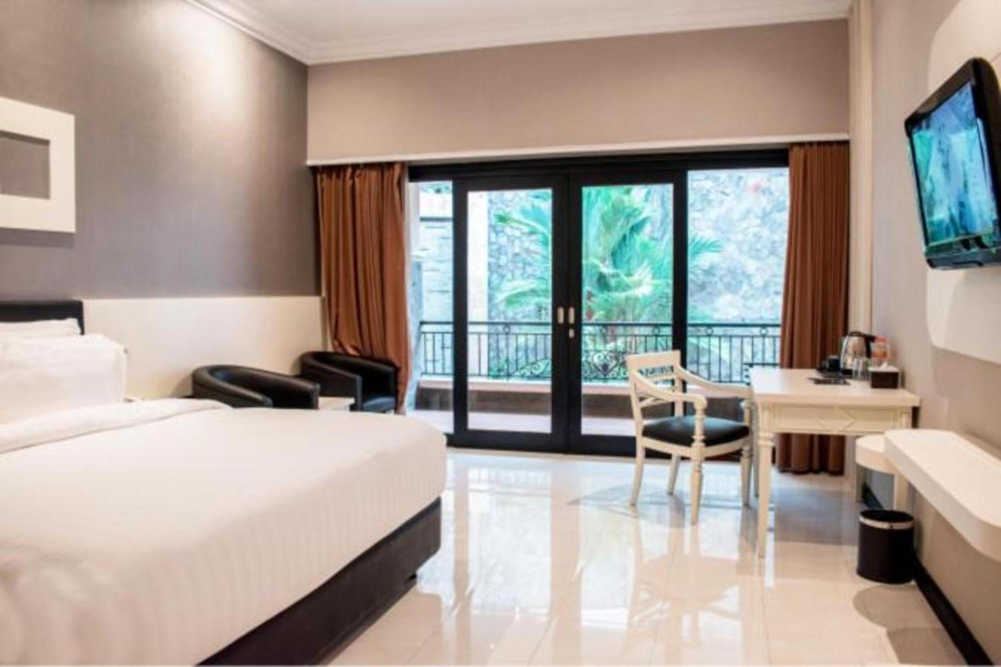 Luminor Hotel Jember By Wh Exterior foto