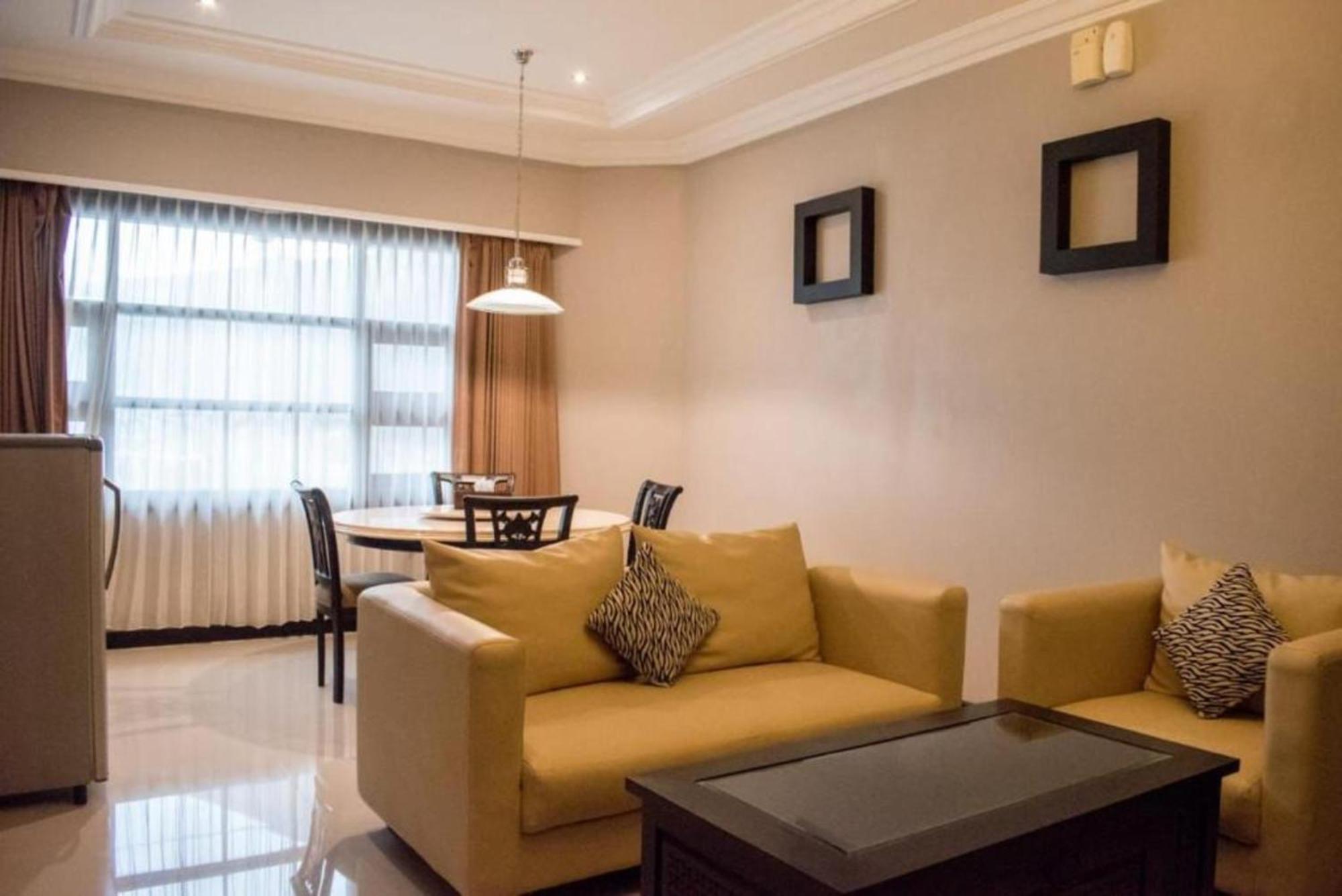 Luminor Hotel Jember By Wh Exterior foto