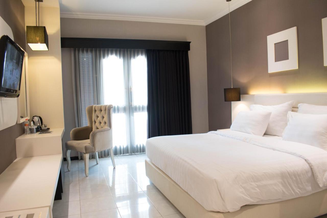 Luminor Hotel Jember By Wh Exterior foto