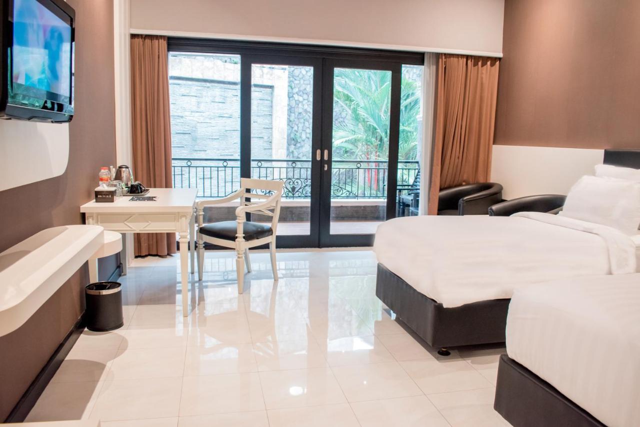 Luminor Hotel Jember By Wh Exterior foto