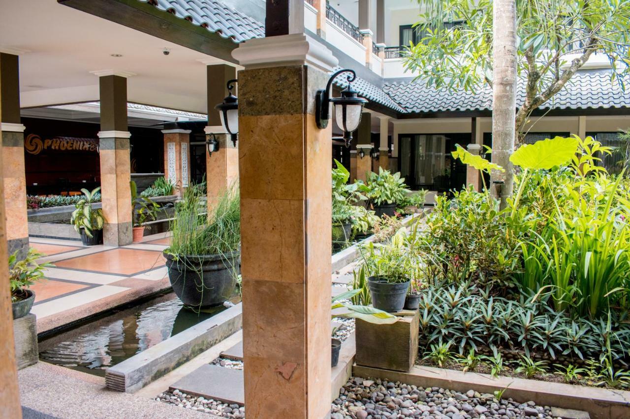 Luminor Hotel Jember By Wh Exterior foto